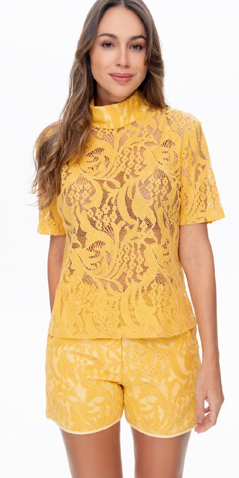 15377338096-15367017005-blusa-renda-julieta-amarela-frente.jpeg BLUSA RENDA JULIETA AMARELA - Imagem 1
