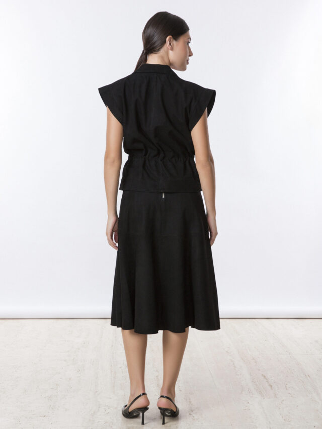 15504660475-15504643357-fernanda-sonda-aw26-1028-1-scaled-1.jpg