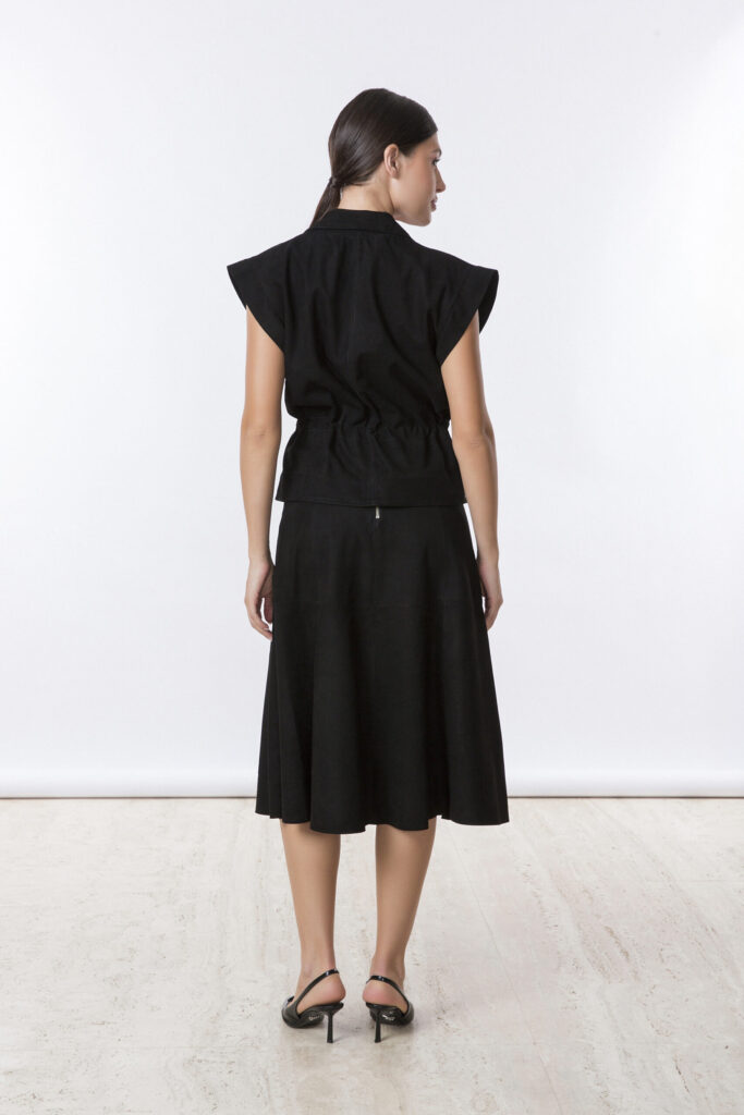 15504660475-15504643357-fernanda-sonda-aw26-1028-1-scaled-1.jpg